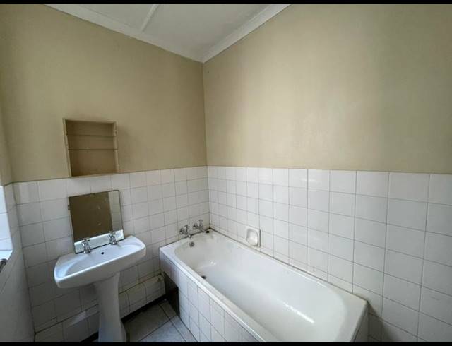 1 BEDROOM APARTMENT FOR SALE IN RANDBURG CENTRAL